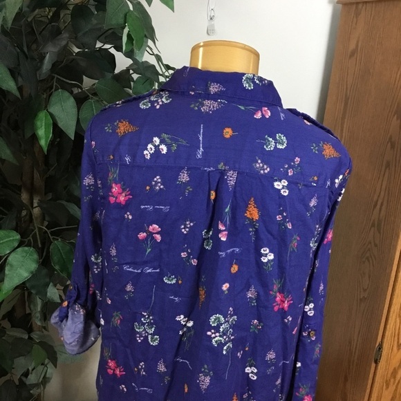 JACLYN Smith XL royal blue floral button down roll sleeve top - Picture 13 of 16